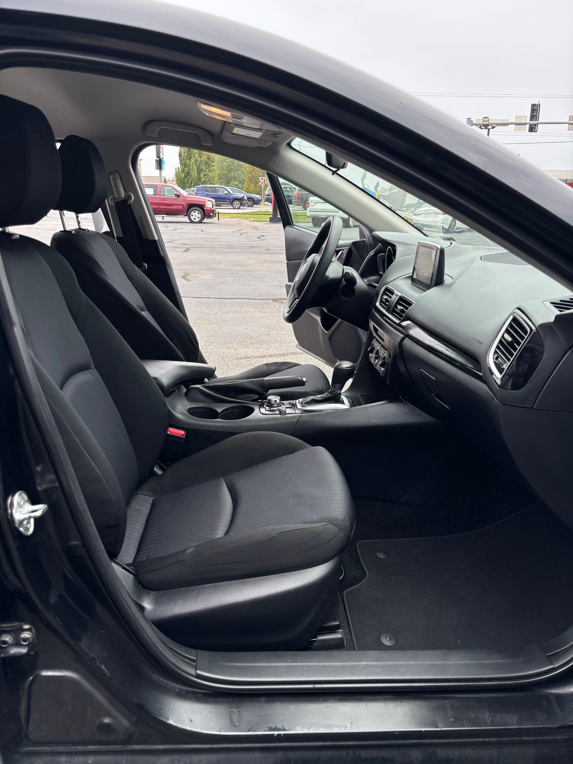 2015 MAZDA MAZDA3 - Gallery Image