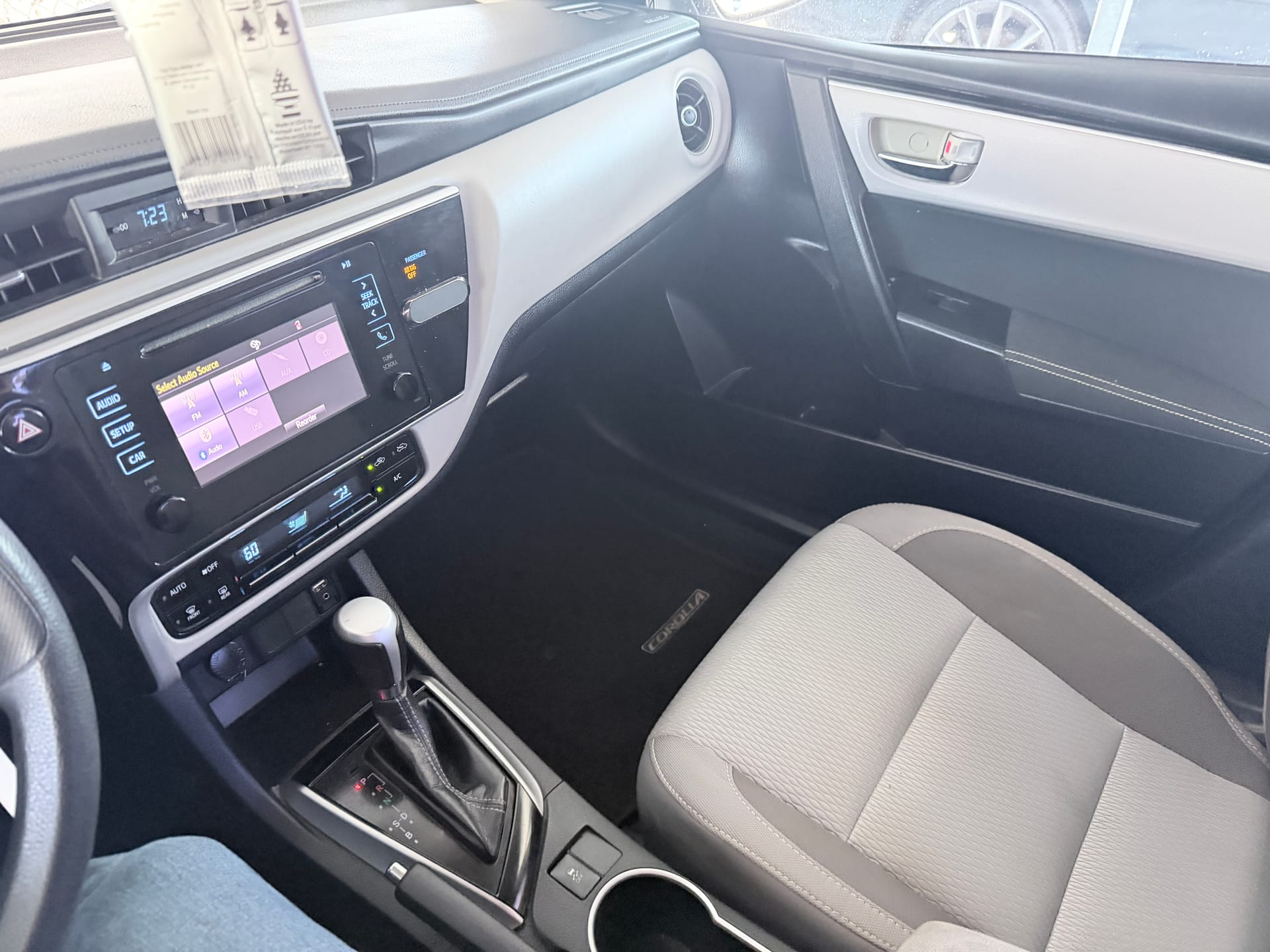 2018 TOYOTA COROLLA - Gallery Image