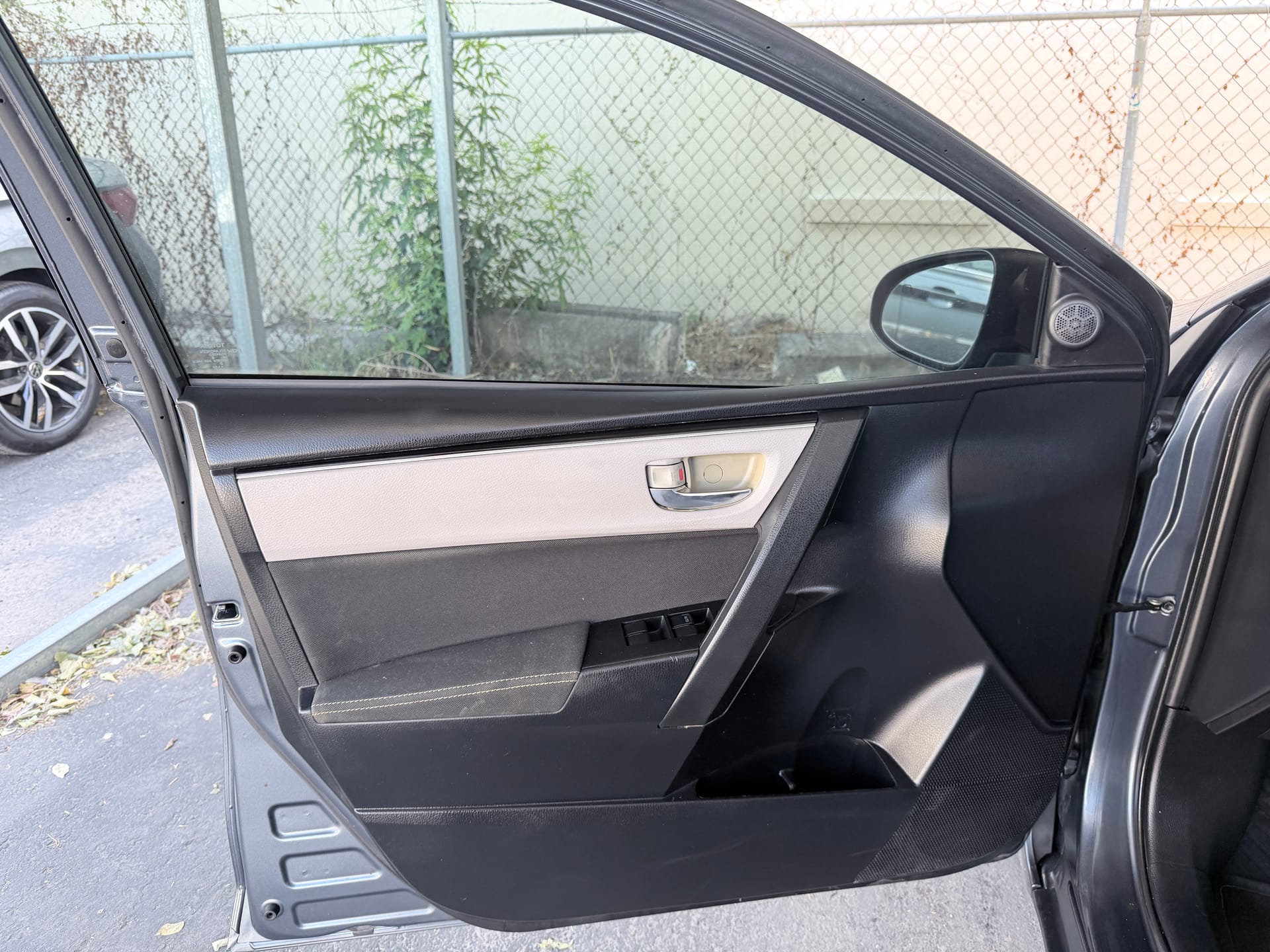 2018 TOYOTA COROLLA - Gallery Image