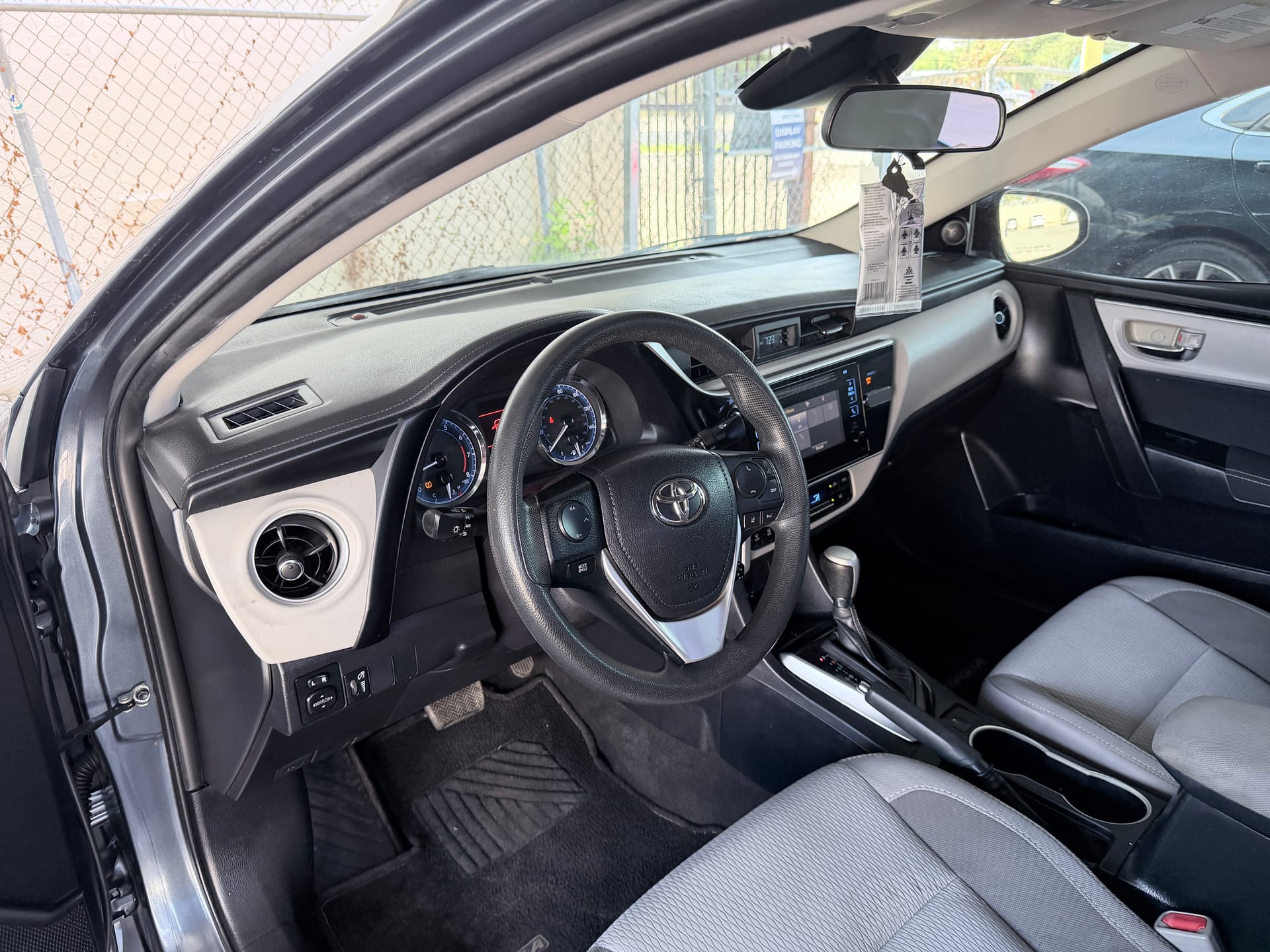 2018 TOYOTA COROLLA - Gallery Image