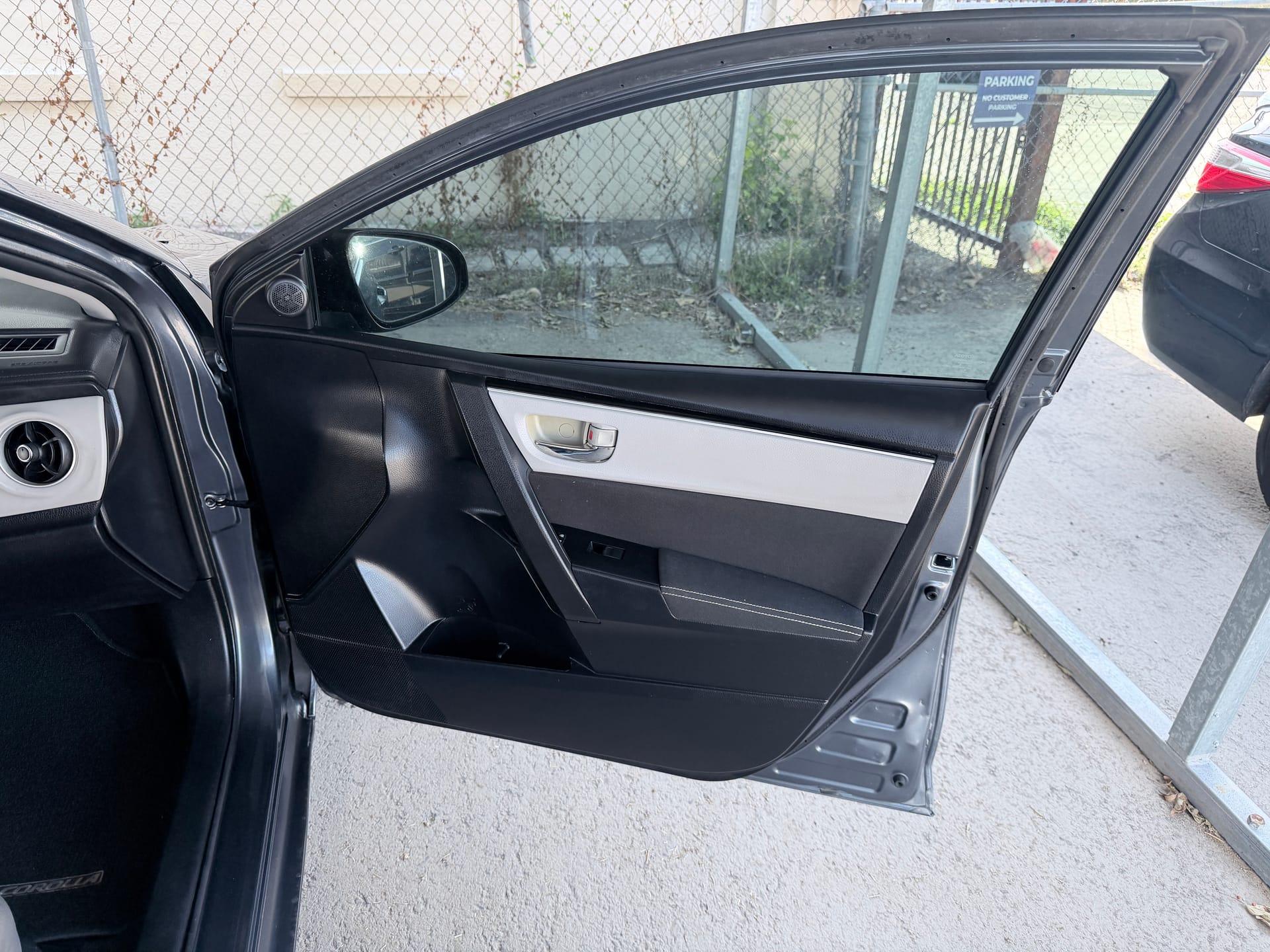2018 TOYOTA COROLLA - Gallery Image