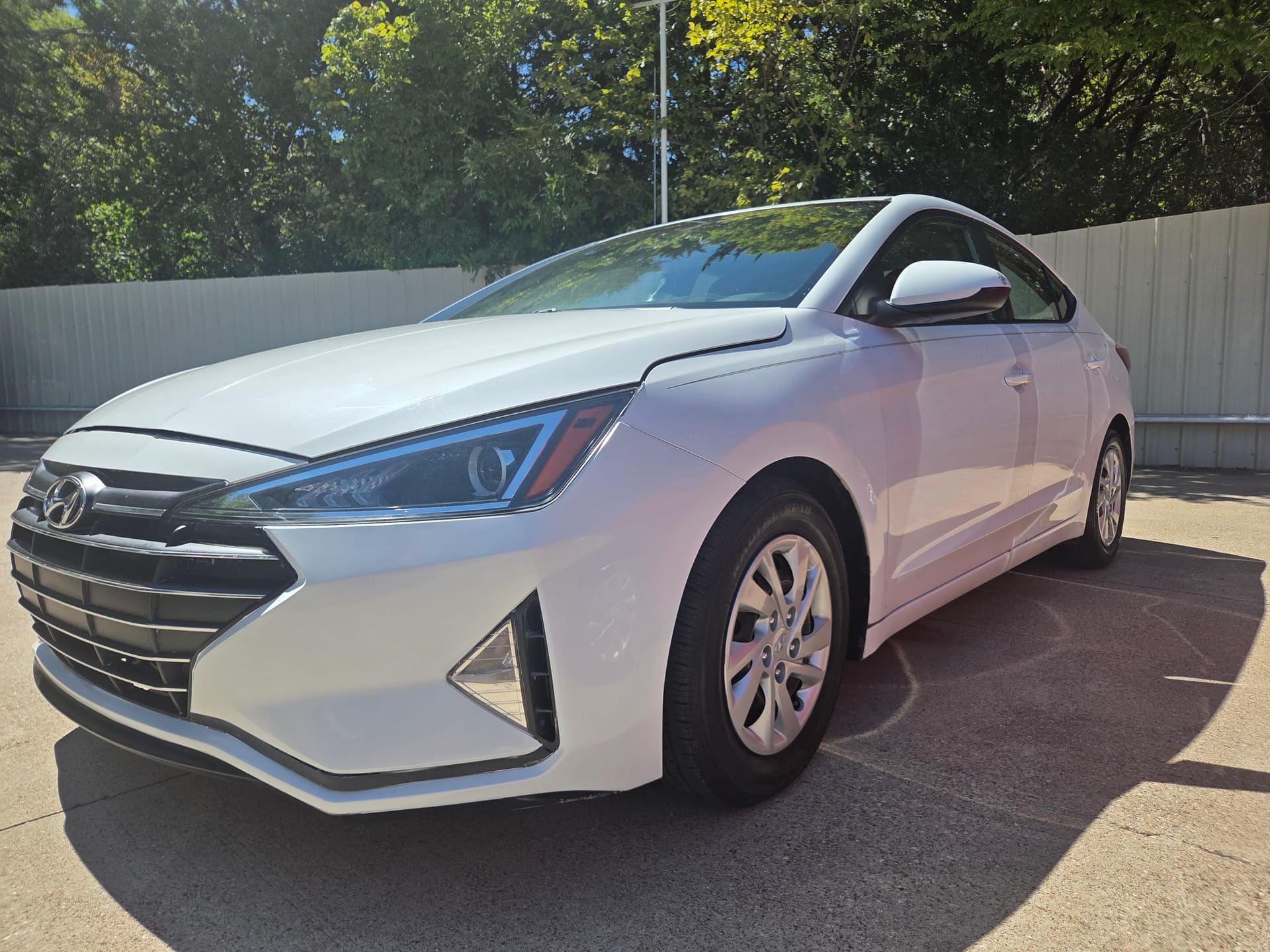 2019 HYUNDAI ELANTRA - Gallery Image