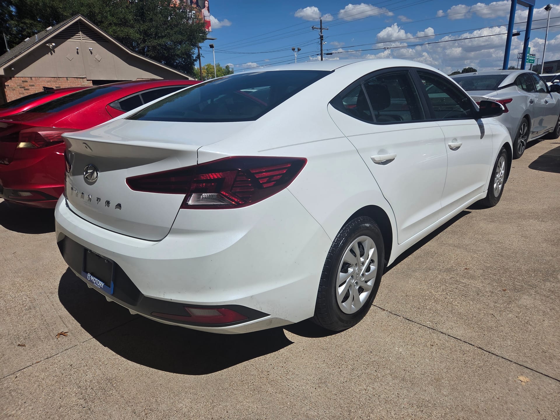 2019 HYUNDAI ELANTRA - Gallery Image