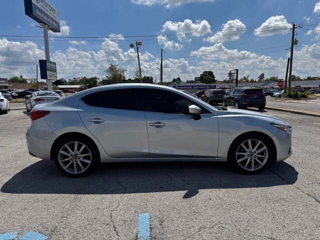 2017 MAZDA MAZDA3 - Gallery Image