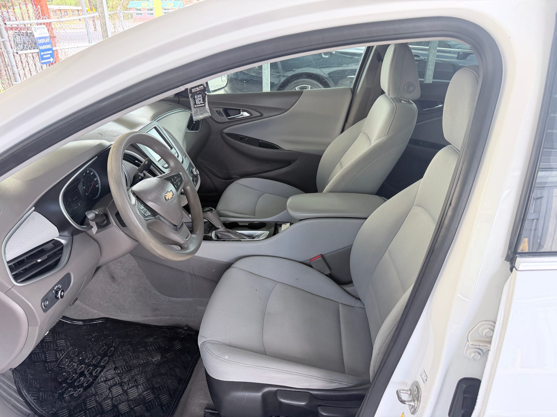 2018 CHEVROLET MALIBU - Gallery Image