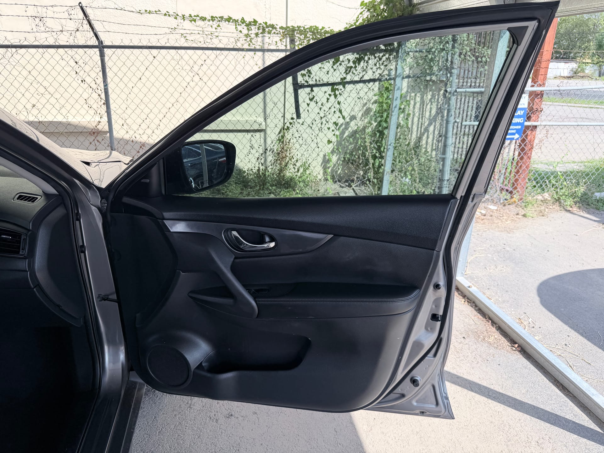 2019 NISSAN ROGUE - Gallery Image