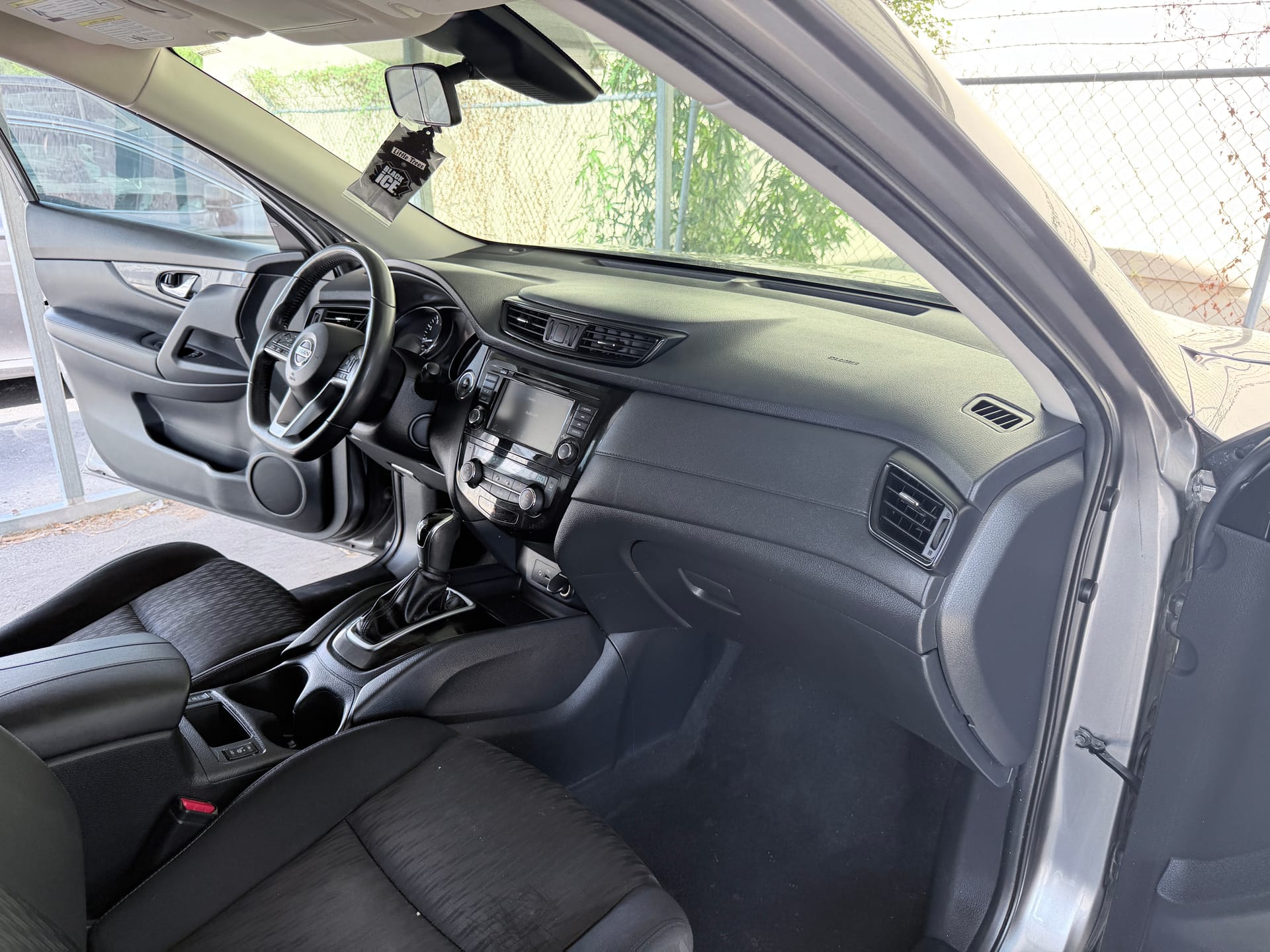 2019 NISSAN ROGUE - Gallery Image
