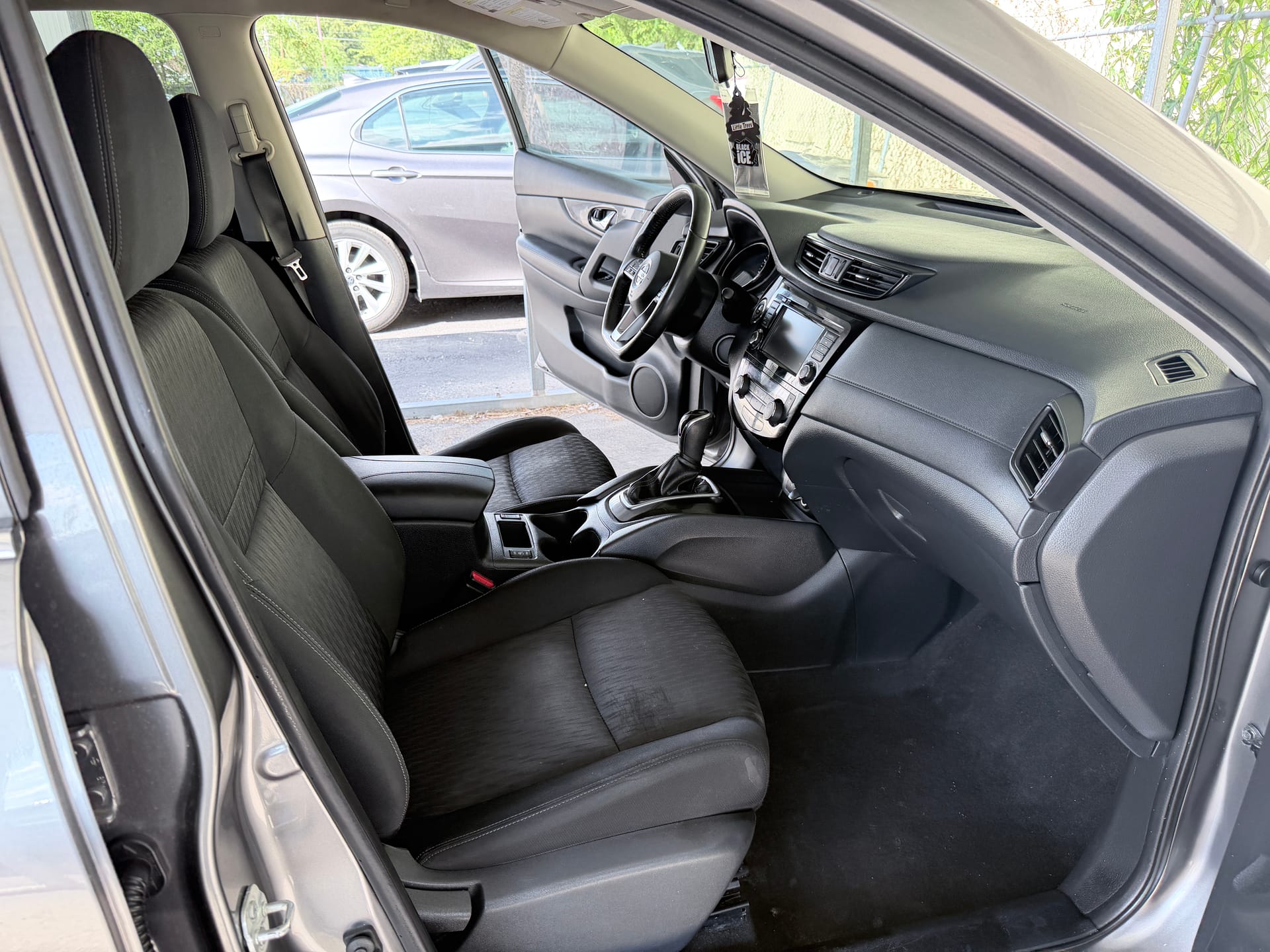 2019 NISSAN ROGUE - Gallery Image