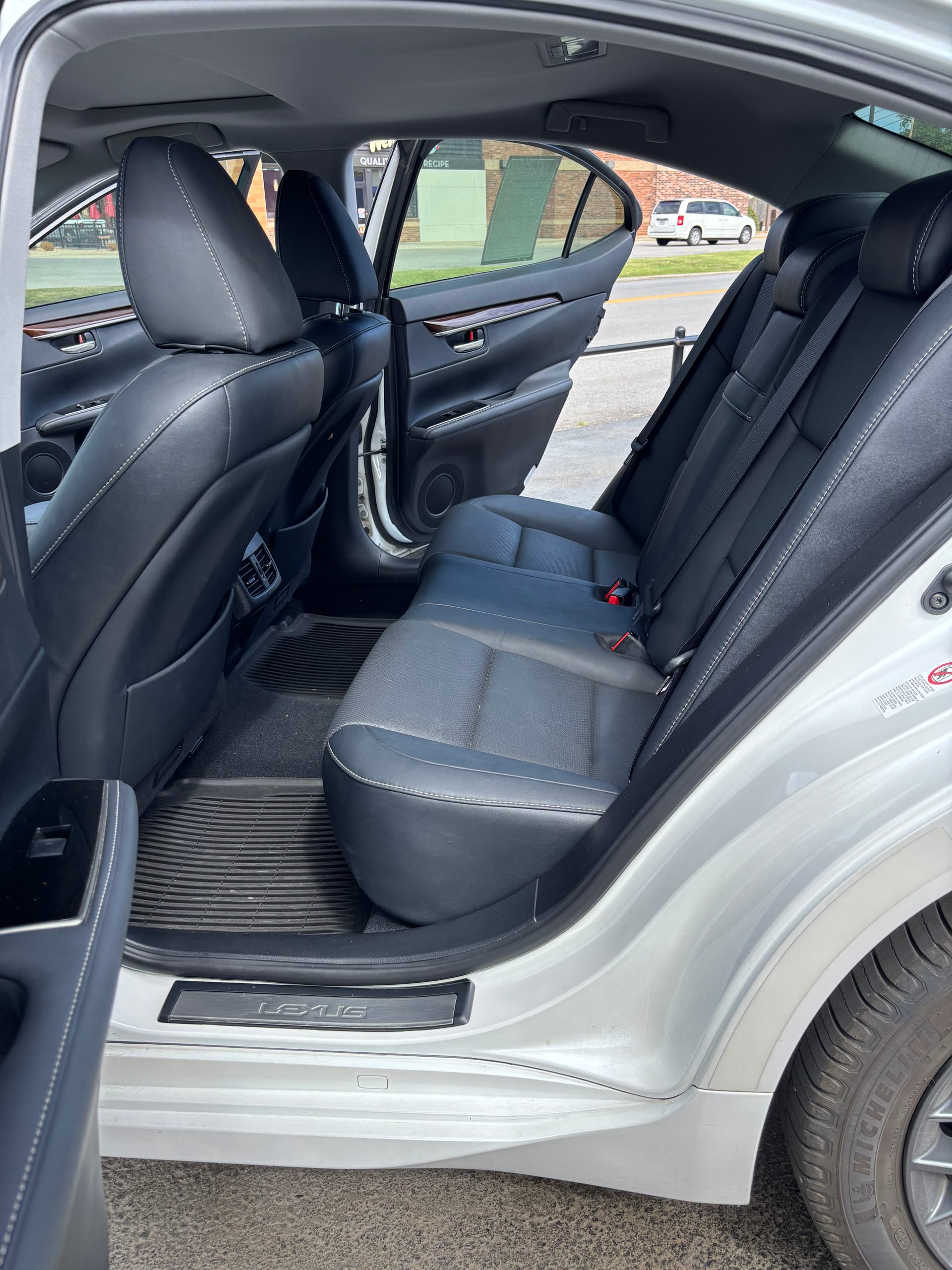 2018 LEXUS ES 350 - Gallery Image