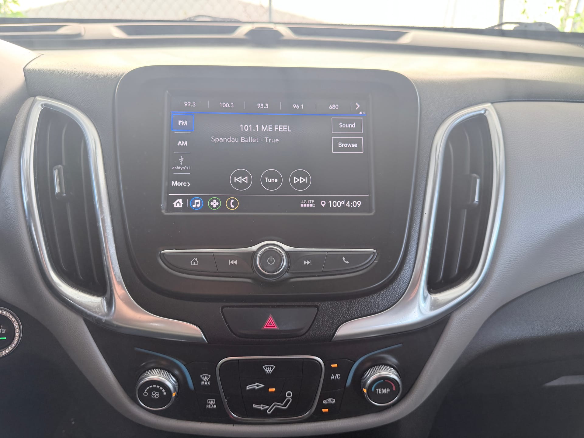 2021 CHEVROLET EQUINOX - Gallery Image