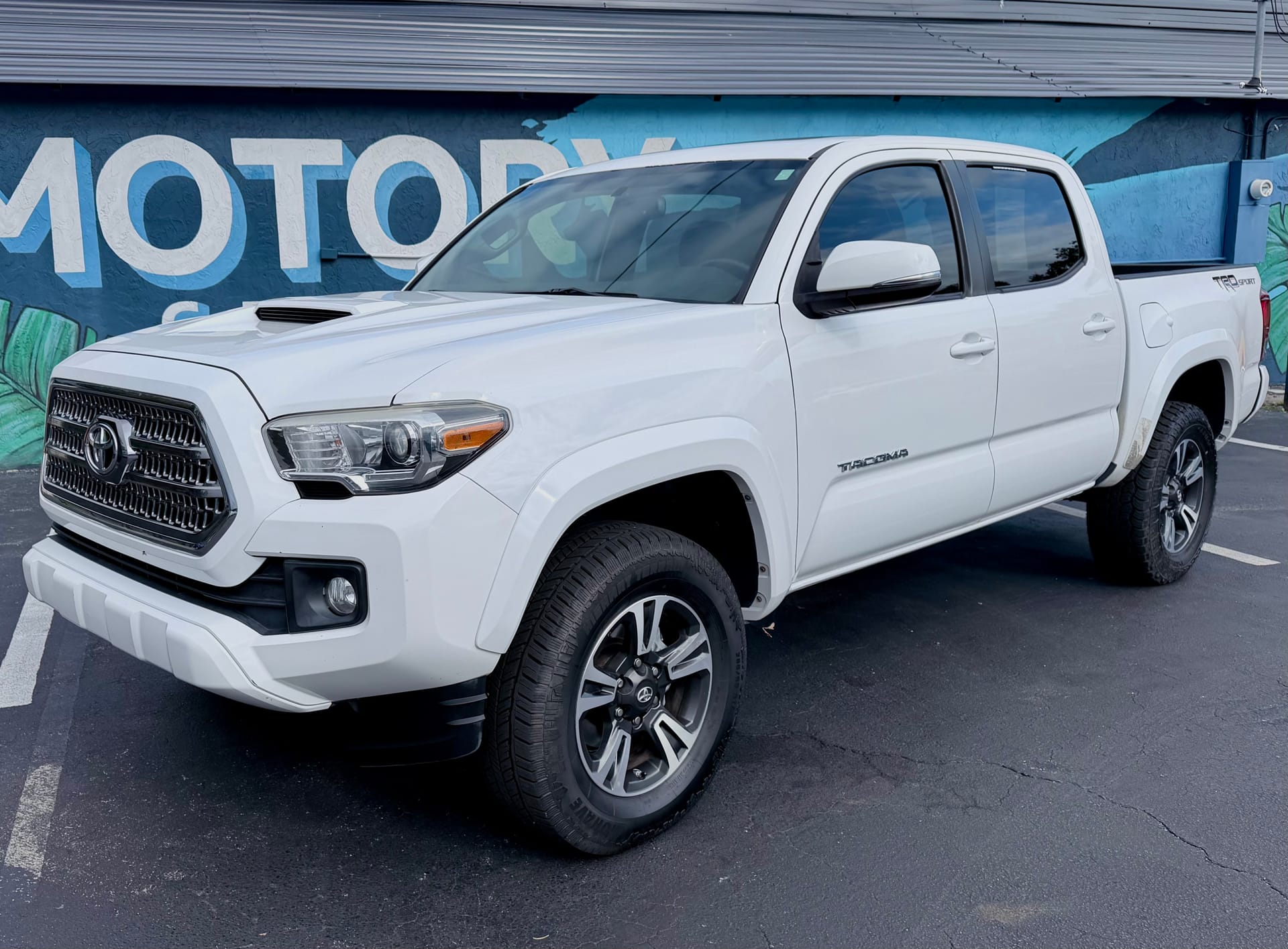 2017 TOYOTA TACOMA - Gallery Image