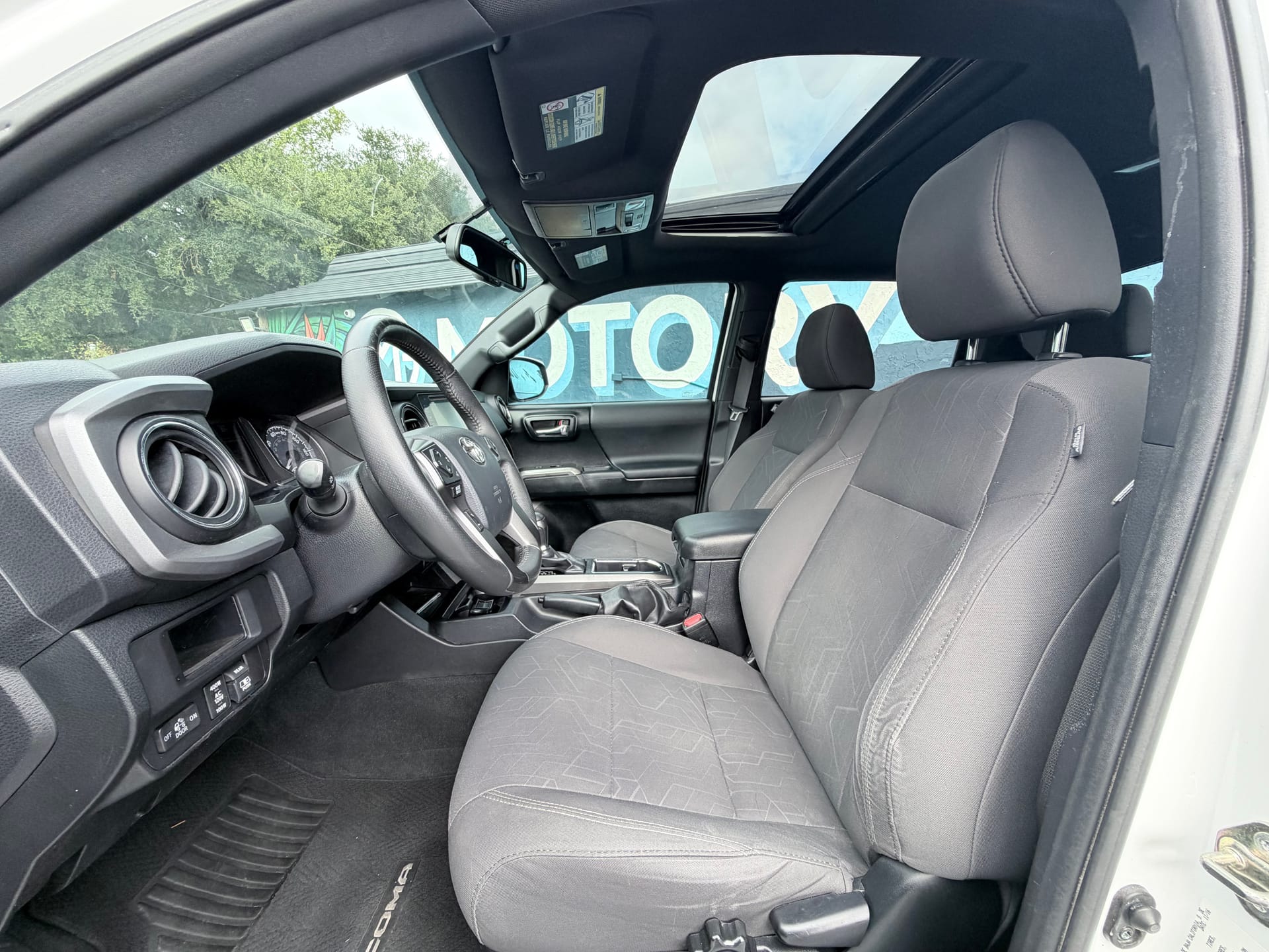 2017 TOYOTA TACOMA - Gallery Image