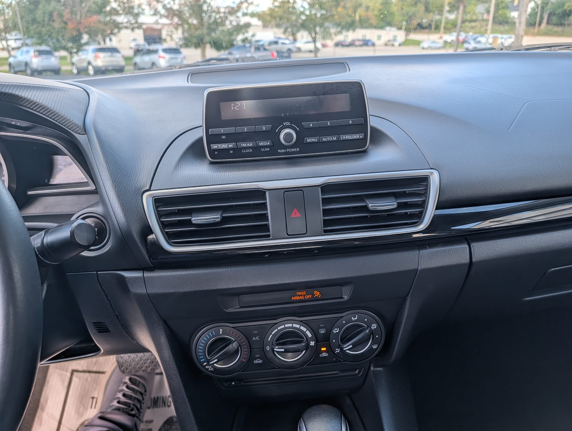 2014 MAZDA MAZDA3 - Gallery Image