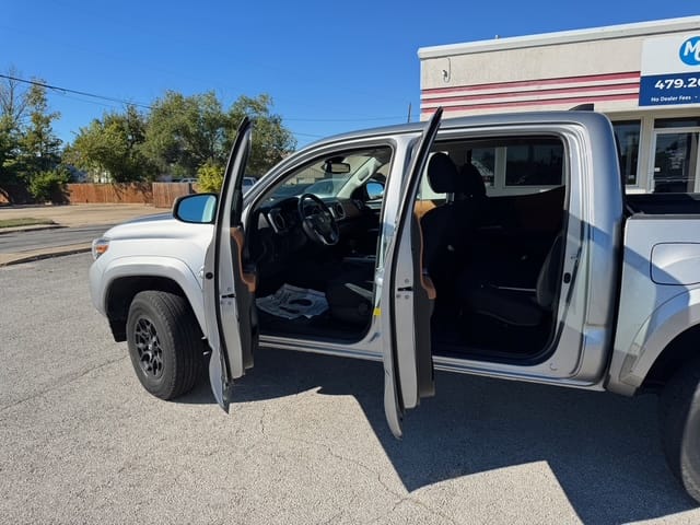 2019 TOYOTA TACOMA - Gallery Image