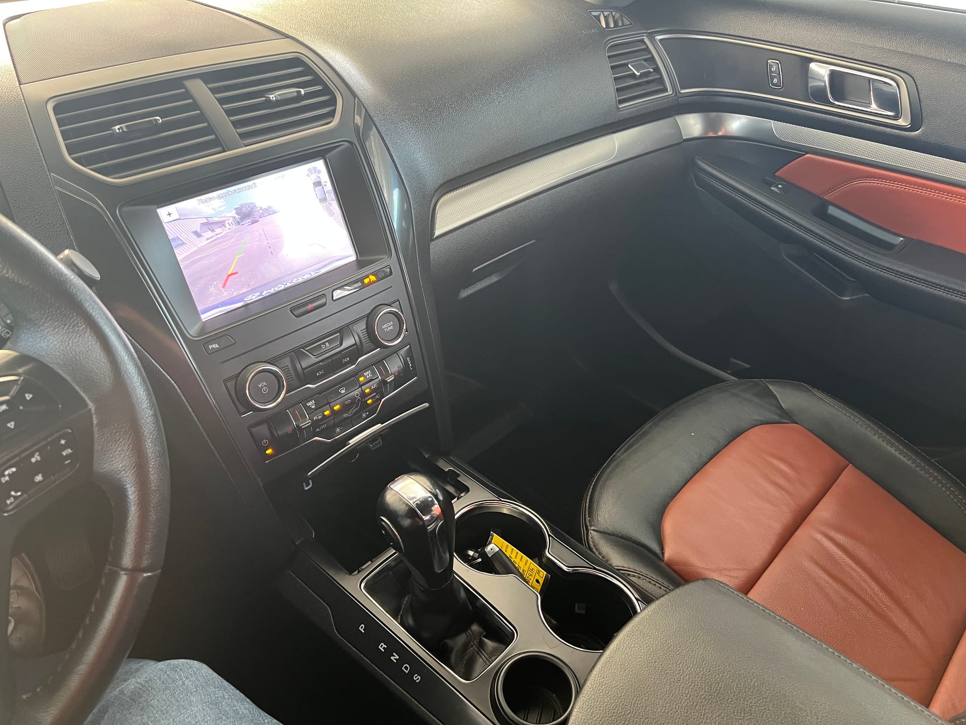 2019 FORD EXPLORER - Gallery Image