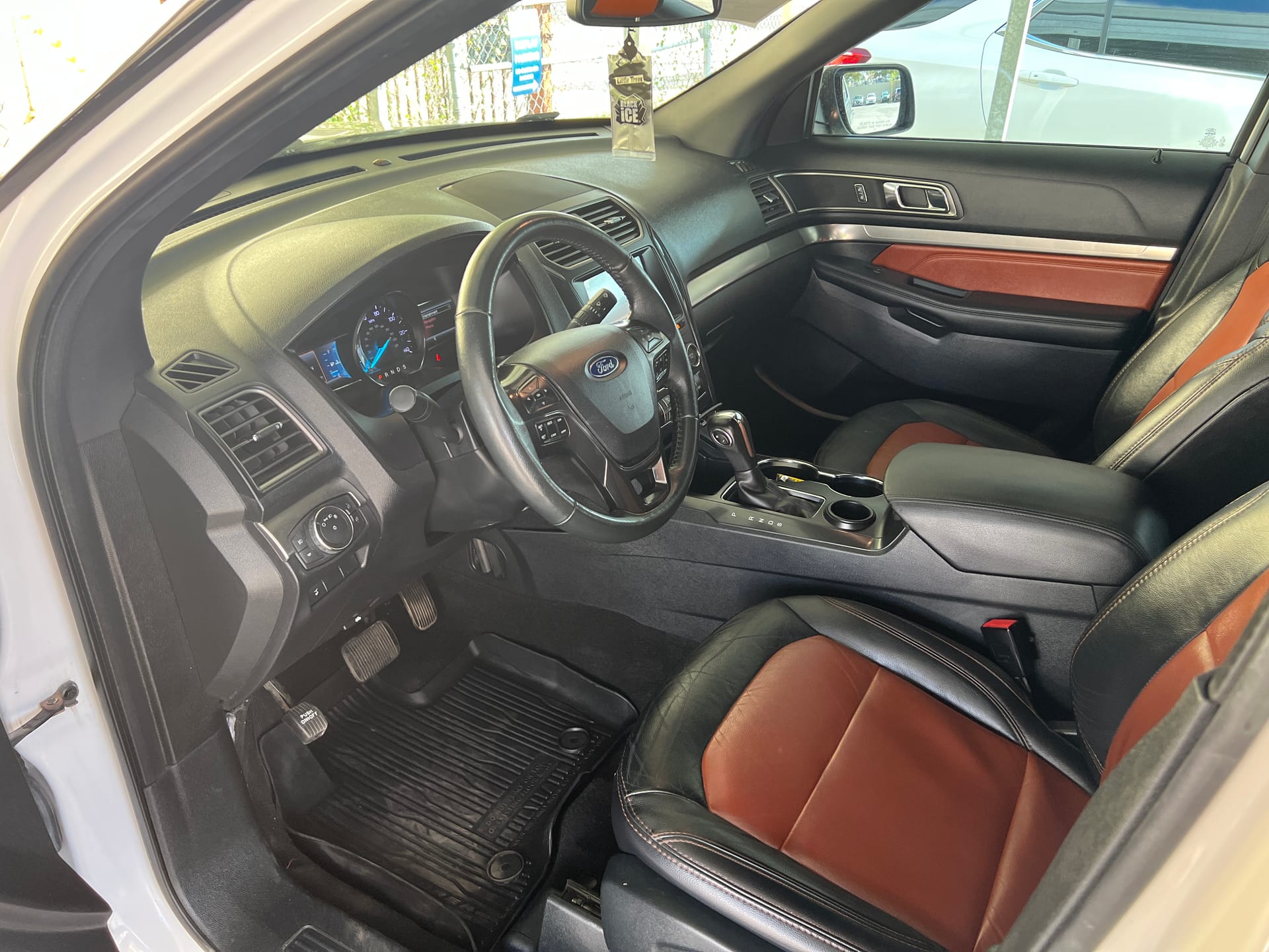 2019 FORD EXPLORER - Gallery Image