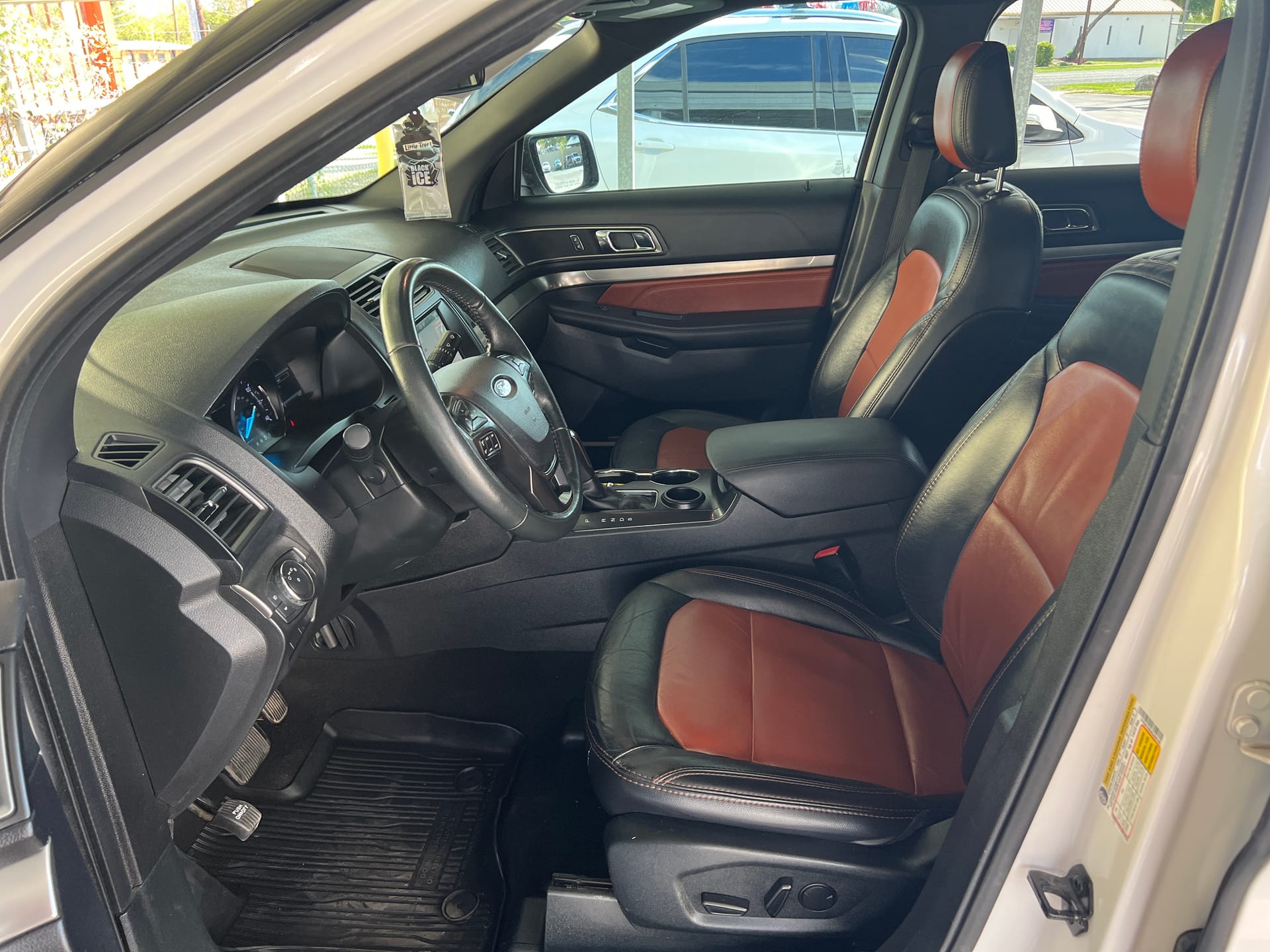 2019 FORD EXPLORER - Gallery Image