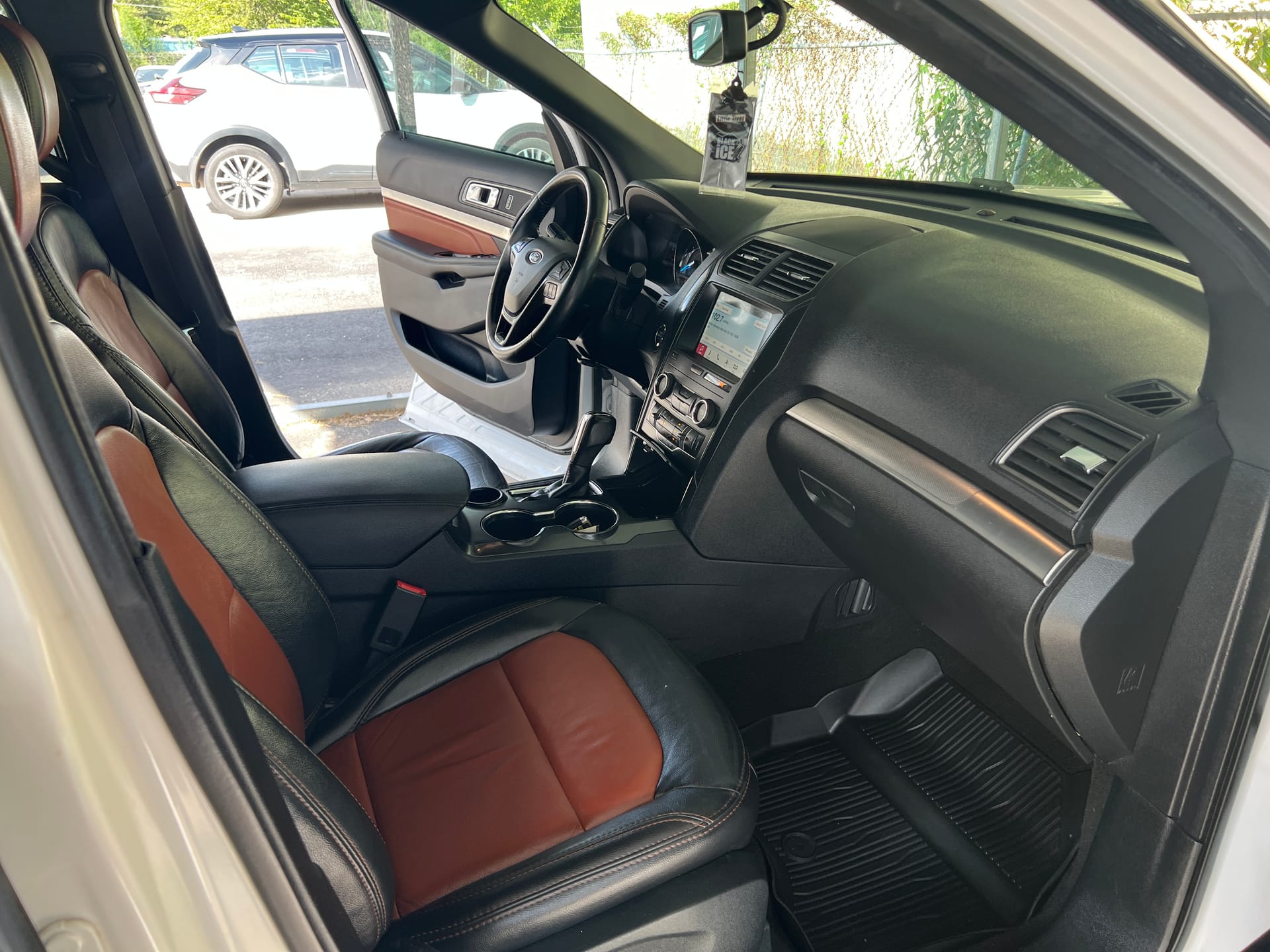 2019 FORD EXPLORER - Gallery Image