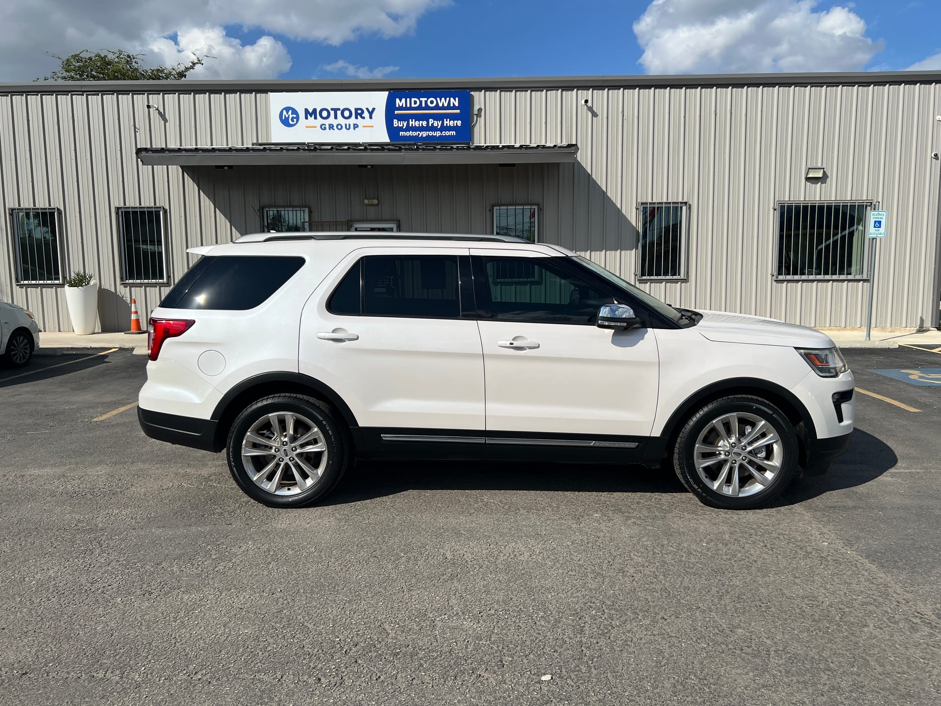 2019 FORD EXPLORER - Gallery Image