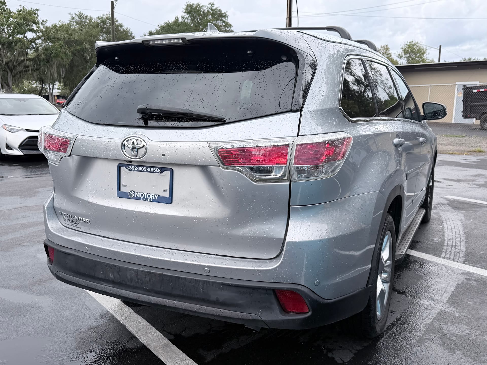 2014 TOYOTA HIGHLANDER LIMITED - Gallery Image