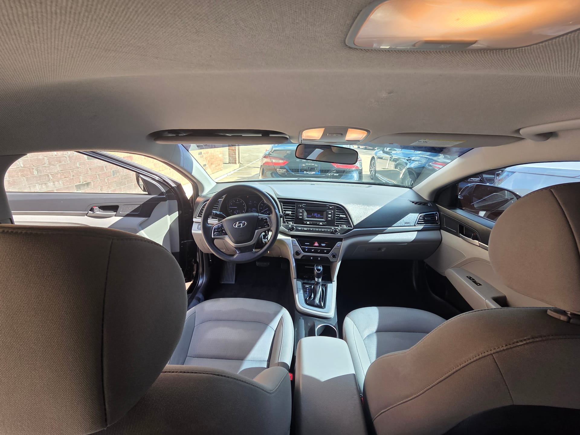 2017 HYUNDAI ELANTRA - Gallery Image