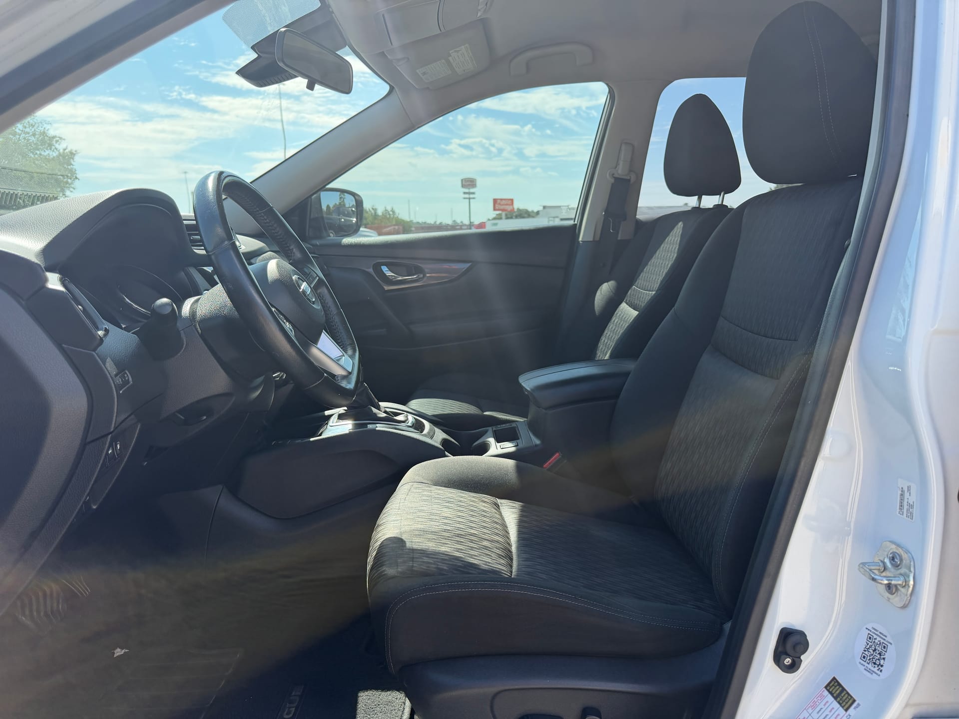 2019 NISSAN ROGUE - Gallery Image
