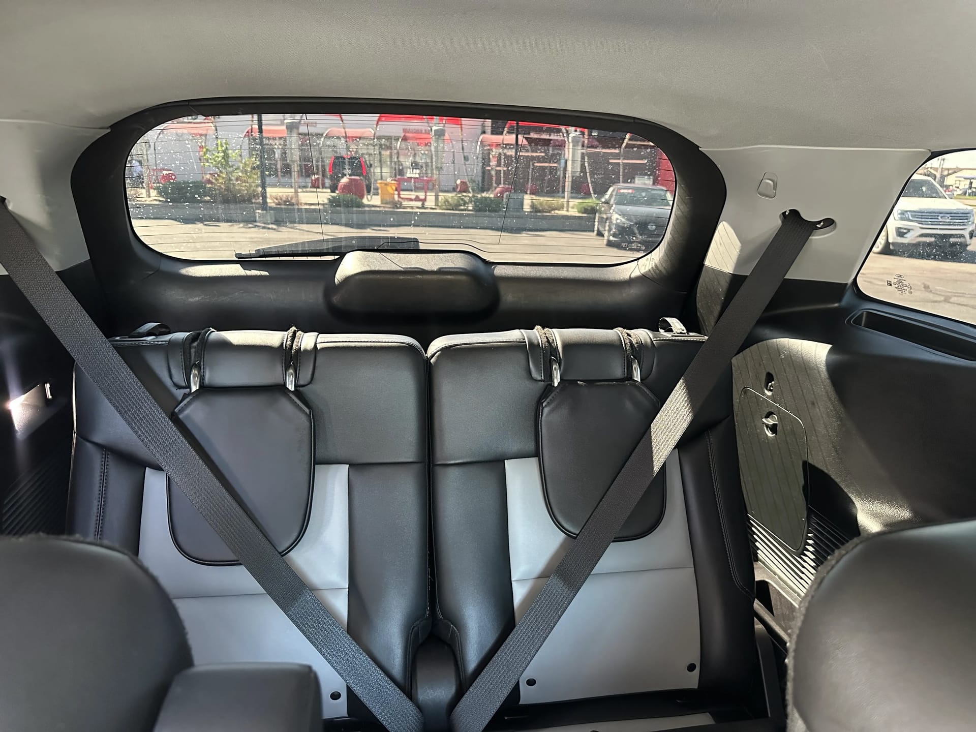 2022 FORD EXPLORER - Gallery Image