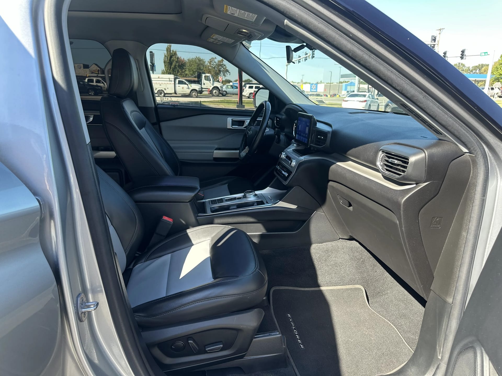 2022 FORD EXPLORER - Gallery Image