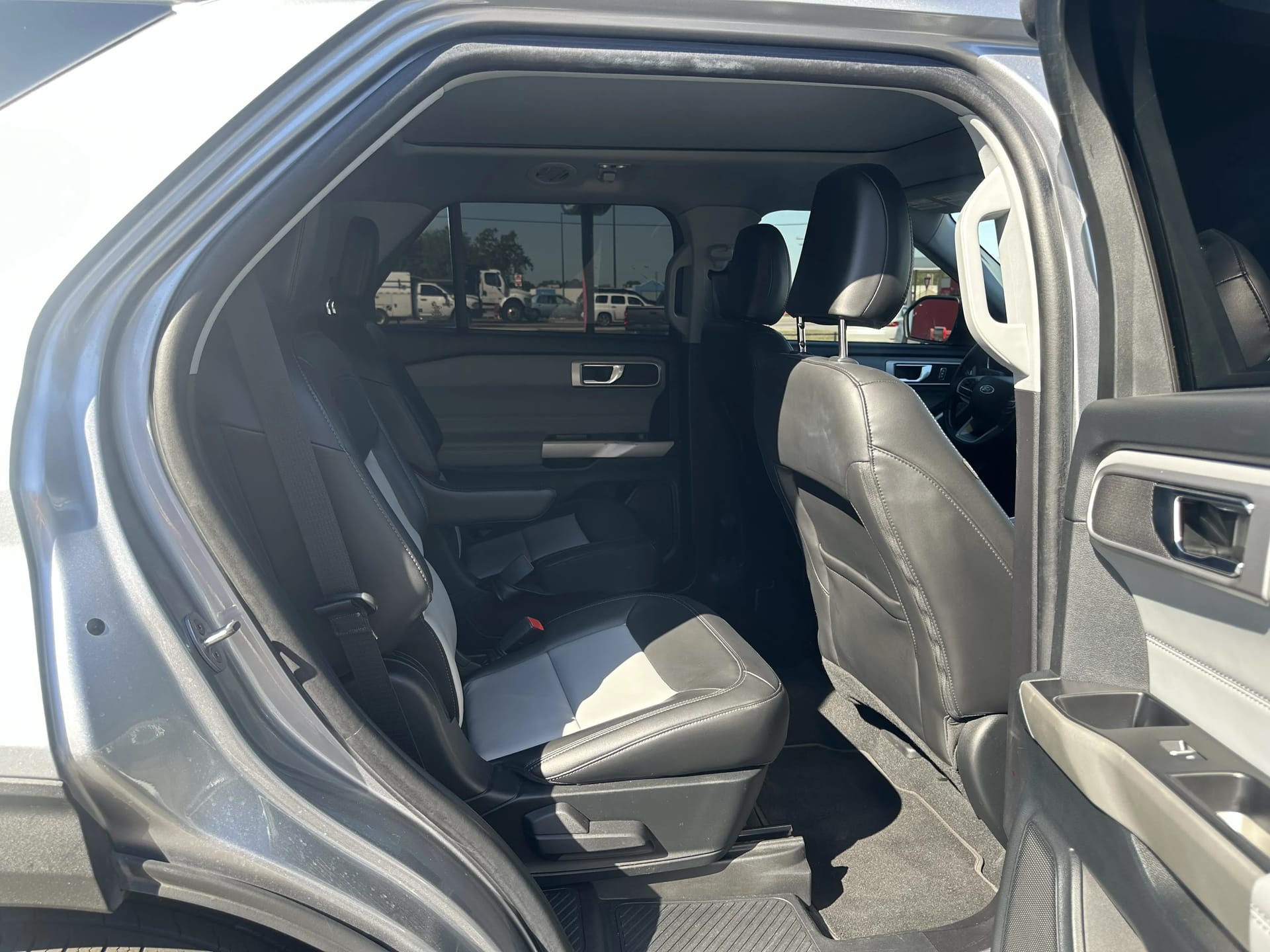 2022 FORD EXPLORER - Gallery Image
