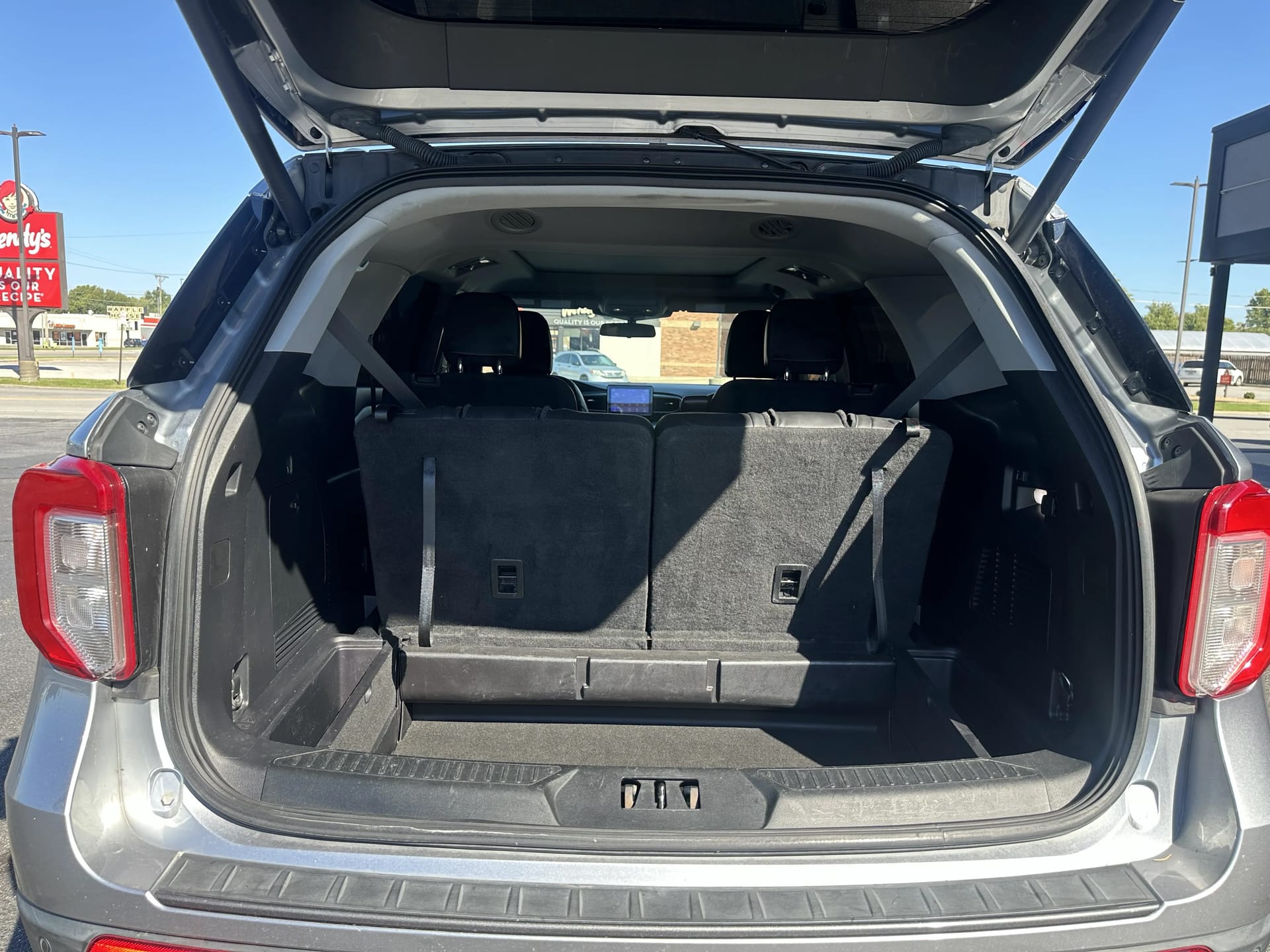 2022 FORD EXPLORER - Gallery Image