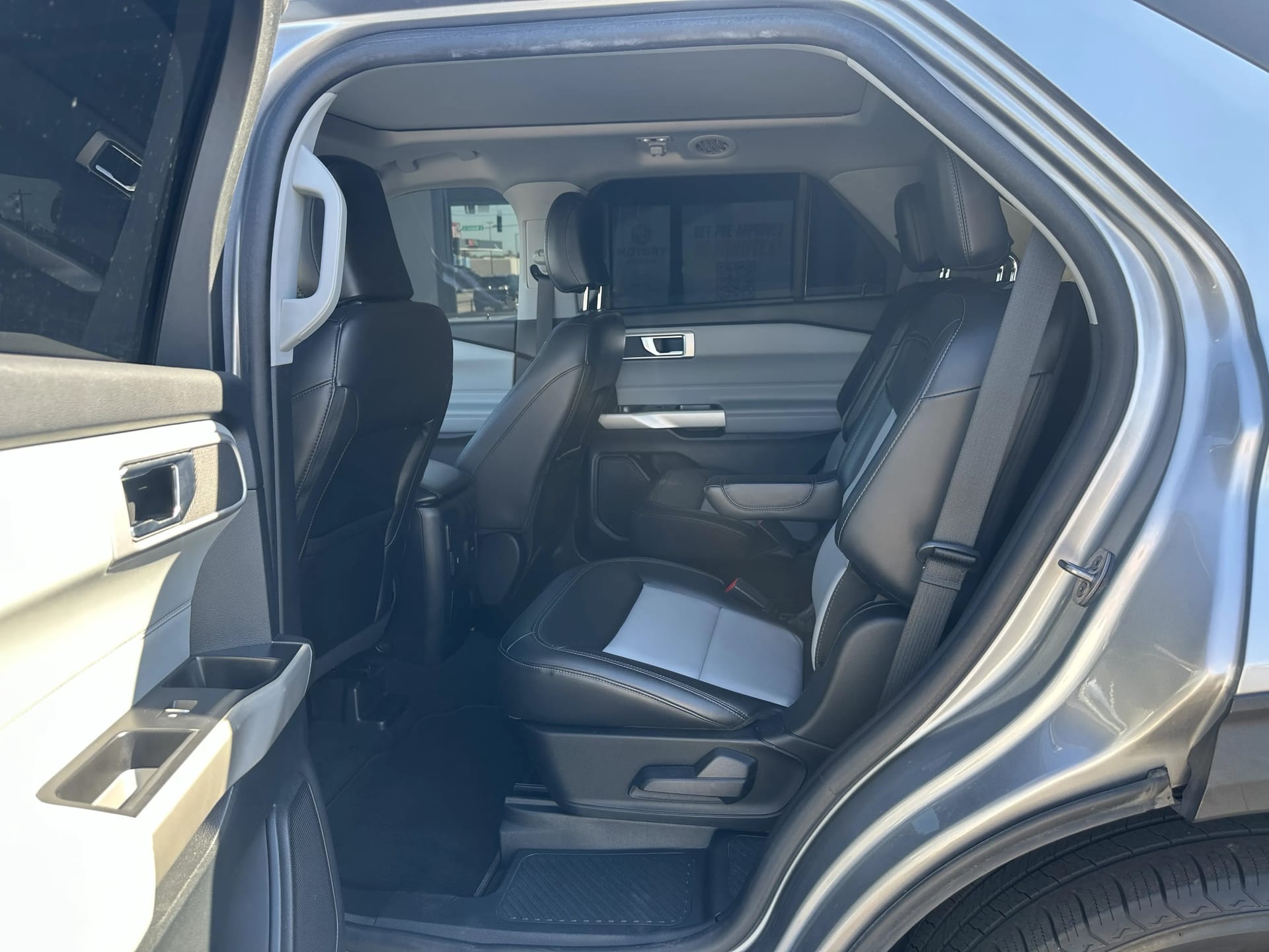 2022 FORD EXPLORER - Gallery Image