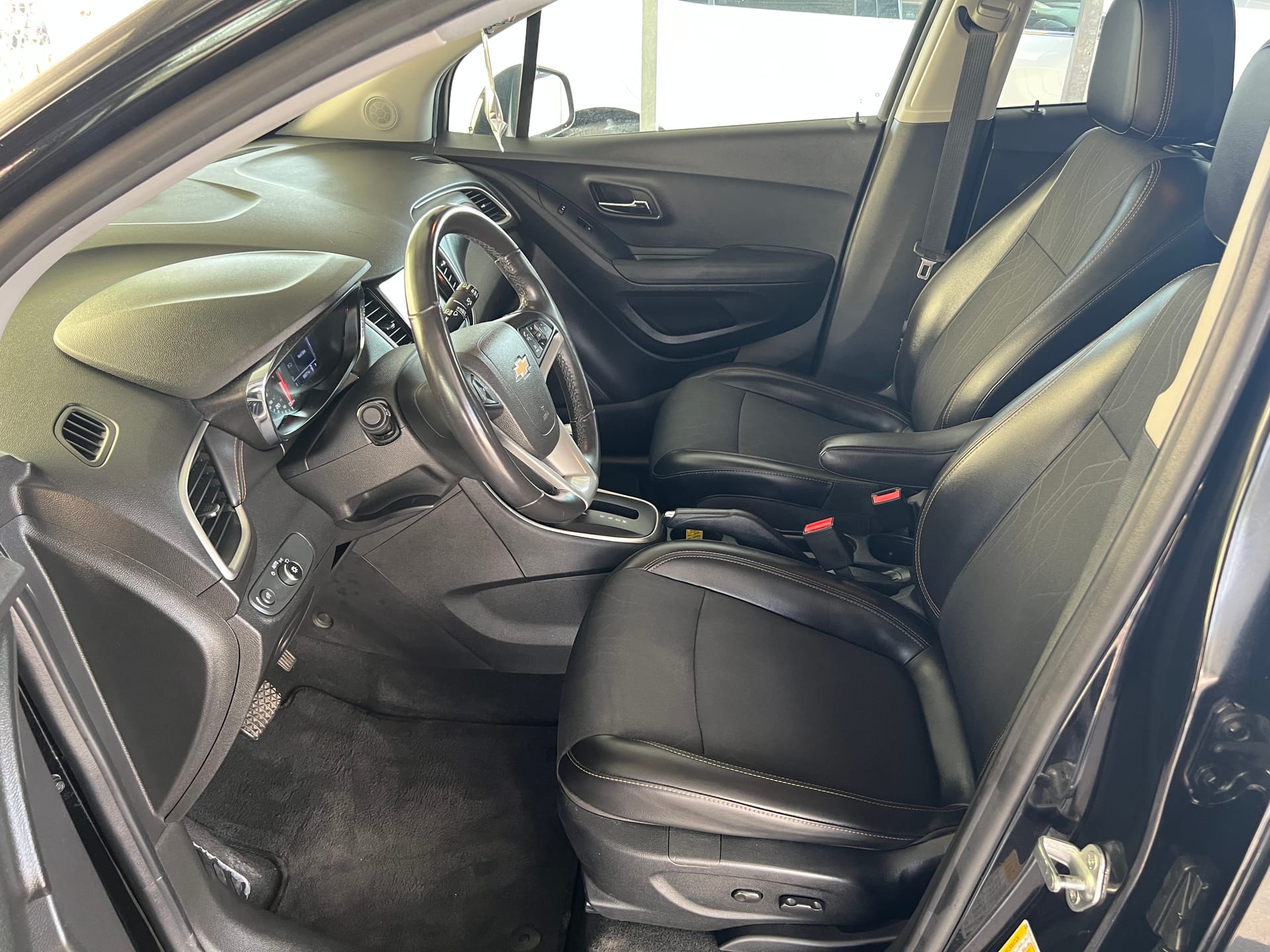 2019 CHEVROLET TRAX - Gallery Image