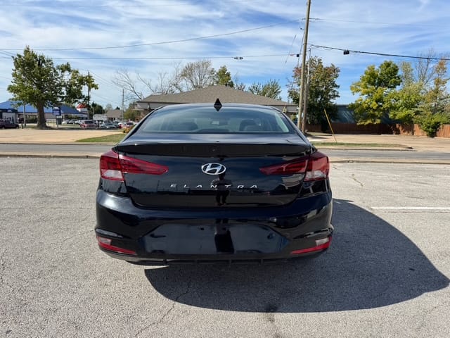 2019 HYUNDAI ELANTRA - Gallery Image
