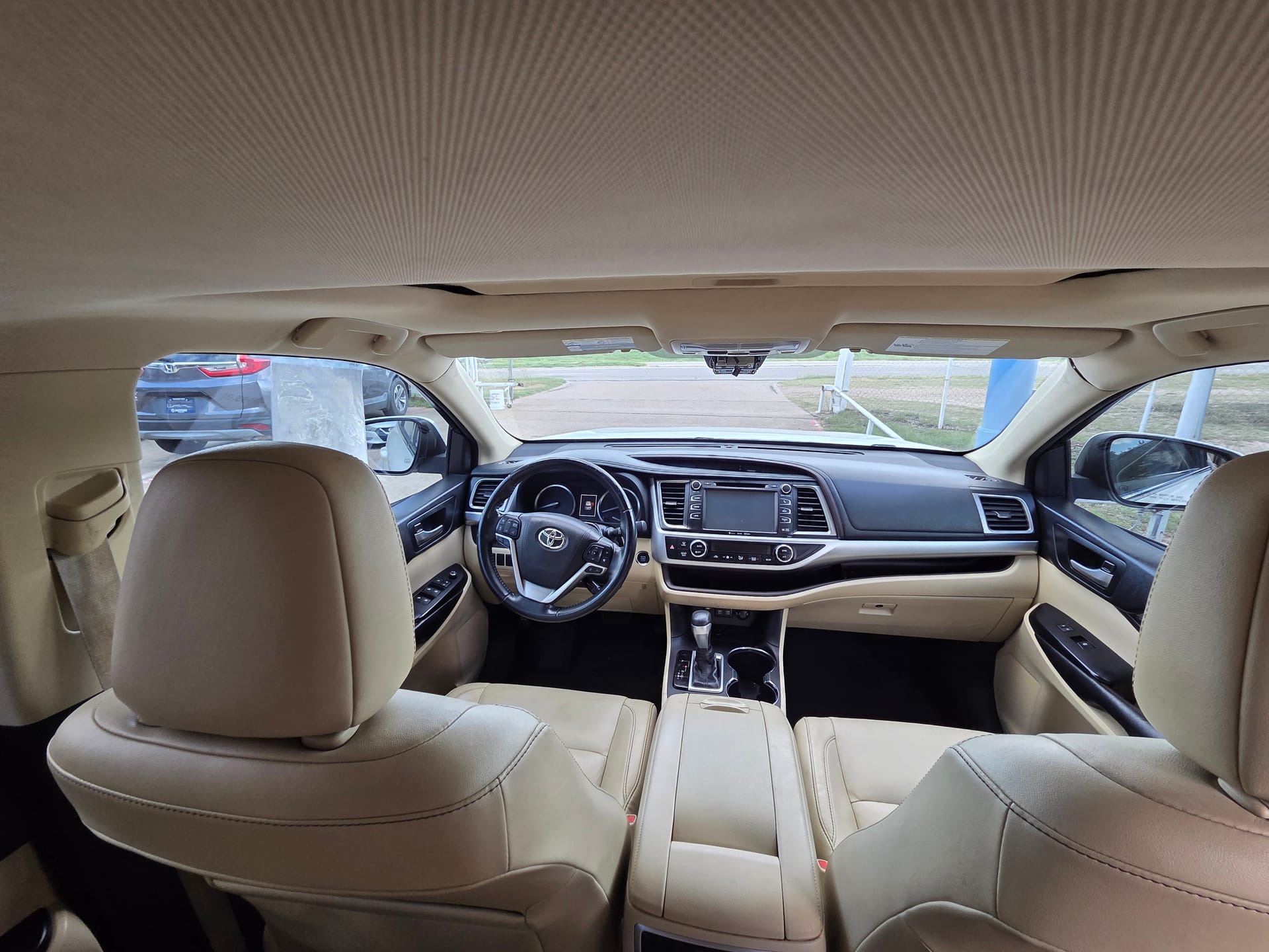 2018 TOYOTA HIGHLANDER - Gallery Image